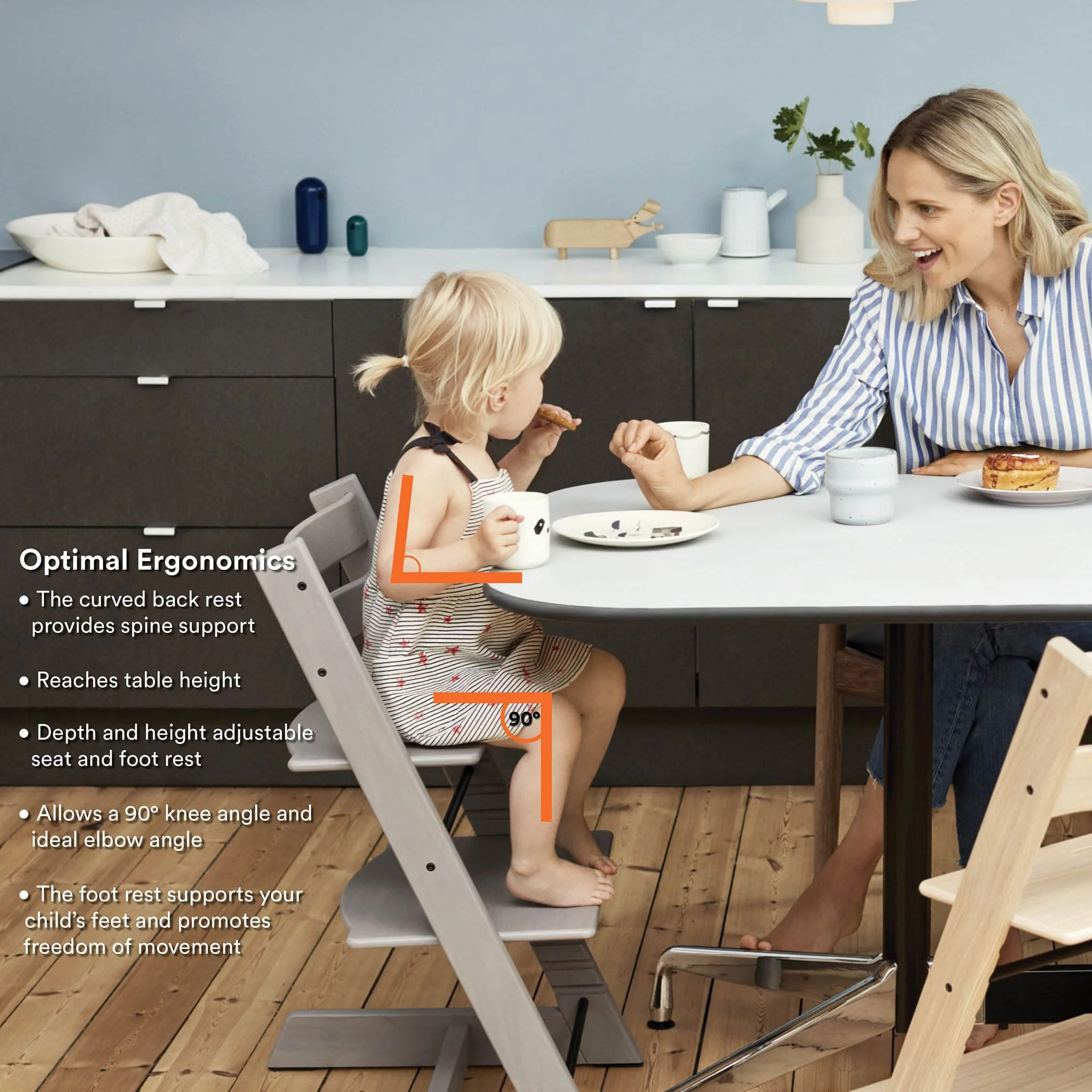 Chaise Haute Tripp Trapp® V2 + Coussin Gris avec Cabaret Stokke® Noir - Brun Chaud - Image 7